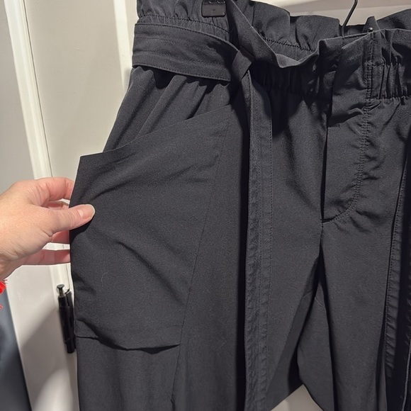 Athleta Skyline Pant II 2 tie paper bag waist black size 10 - Picture 4 of 8